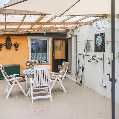 Stunning In Bandow With Wifi 아파트 Schwaan